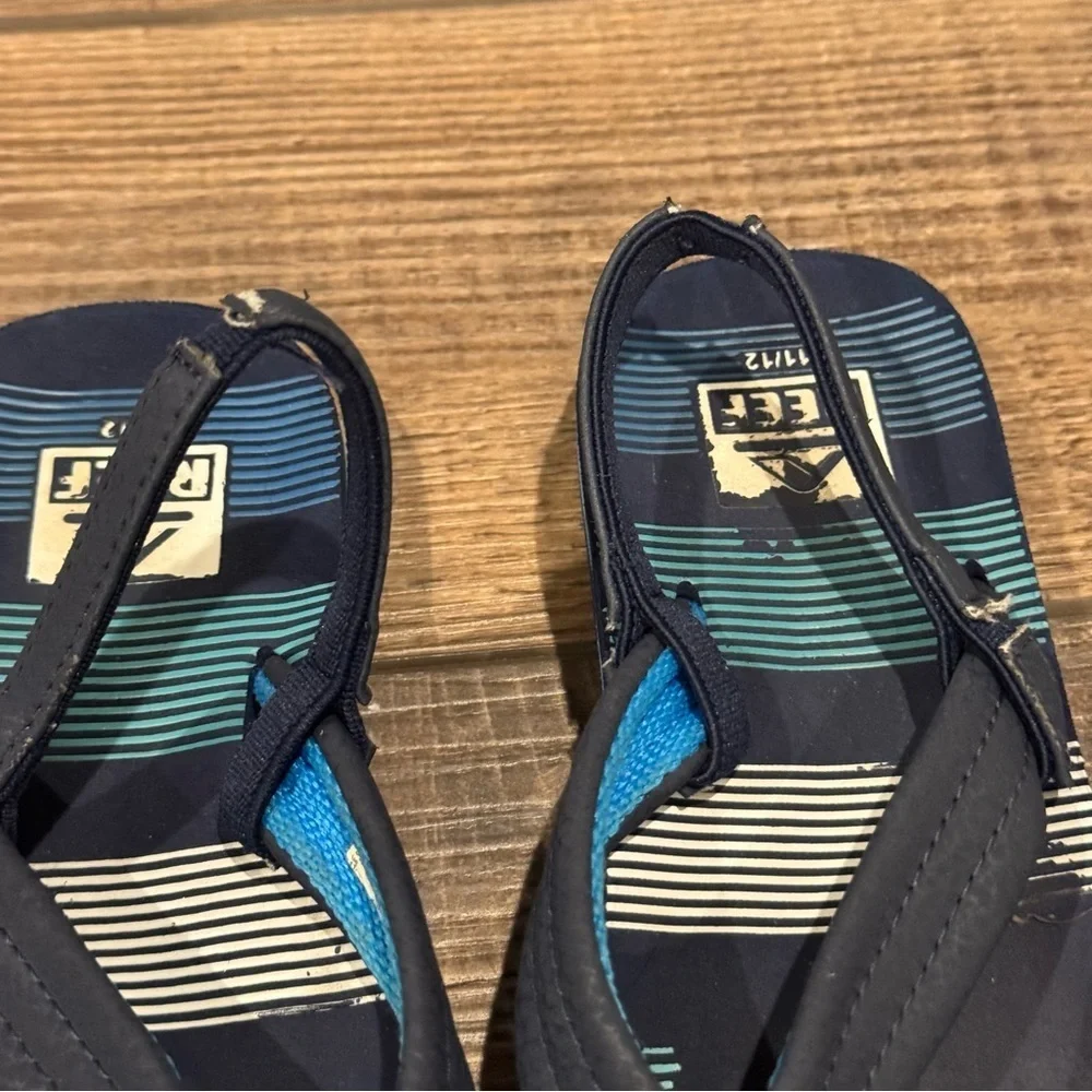 Reef Little Ahi Flip Flops Sandals Kids Size 11/12 Heel Strap Black Blue